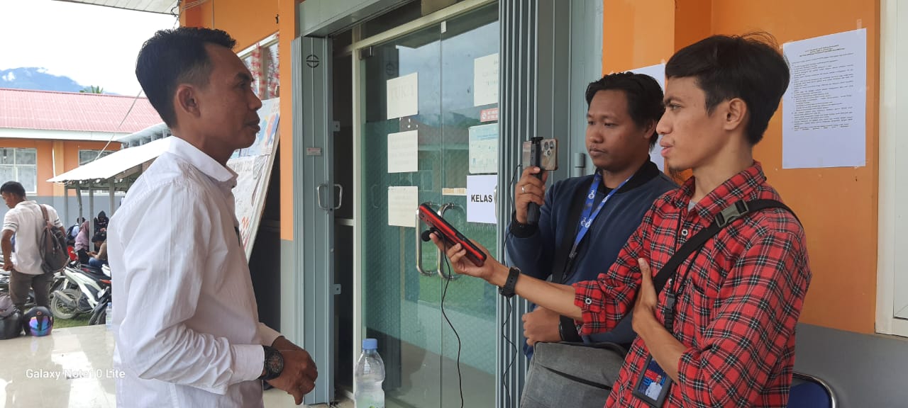 Ketua Bawaslu Kabupaten Sigi Hairil saat mengikuti rapat pleno terbuka rekapitulasi dan penetapan daftar pemilih tetap (DPT) tingkat kabupaten pada pilkada serentak tahun 2024.