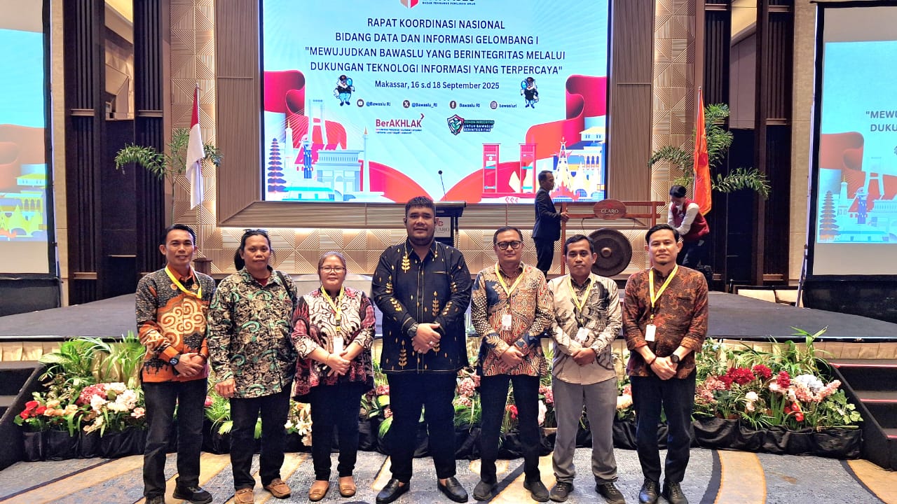 foto Bersama Pimpinan Bawaslu Provinsi Sulawesi Tengah dan Kab.Kota