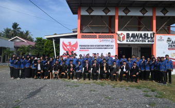 Bawaslu Sulteng Gelar Upacara Peringatan Hari Kesaktian Pancasila Tahun 2024 di Halaman Kantor Bawaslu Kabupaten Sigi. Senin(1/10/2024).