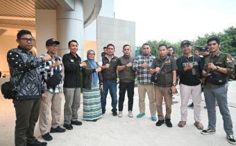 foto Bersama Anggota Bawaslu Provinsi Sulawesi Tengah Saat di Lokasi Pendistribusian Logistik.